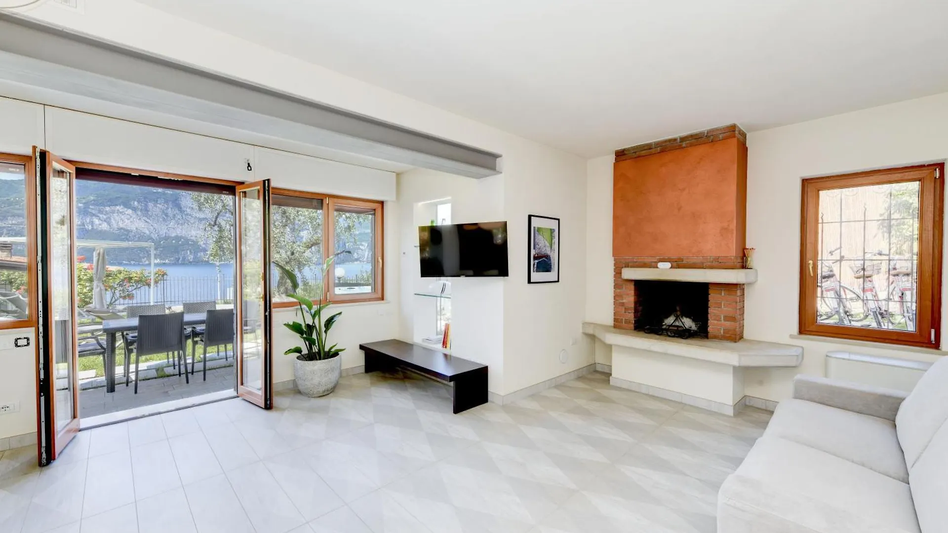 Maison Sabina Con Splendida Vista Lago Ed Idromassaggio Sommavilla 0*,  İtalya