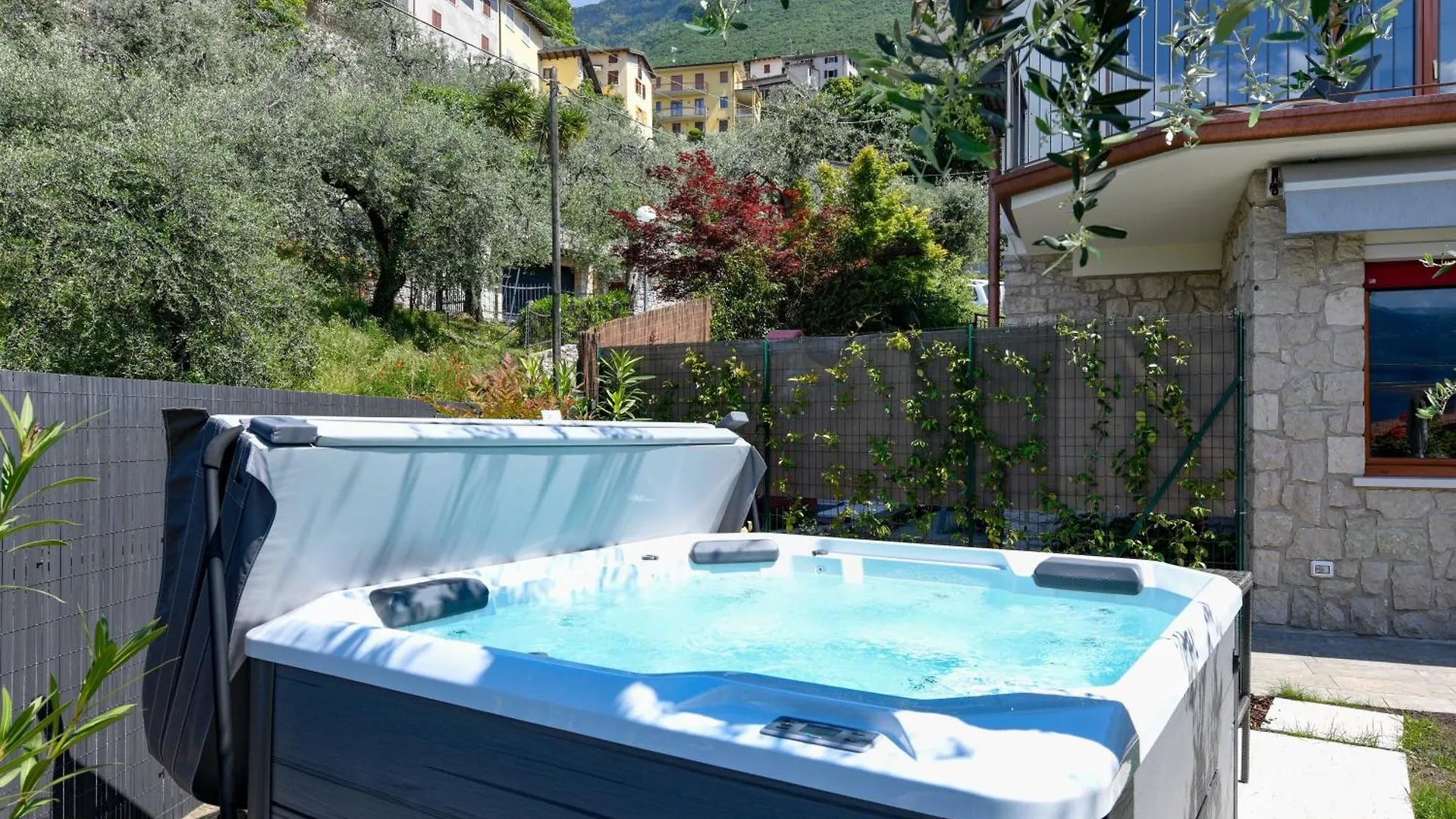 Villa Maison Sabina Con Splendida Vista Lago Ed Idromassaggio Sommavilla İtalya